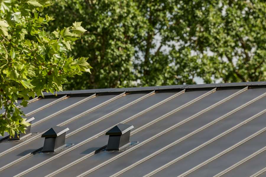 Wohnangebot mit besonderem Fokus auf Nachhaltigkeit mit Stahldächern, Kirke Værløsevej 52, 3500 Værløse, Dänemark